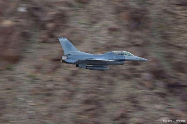 配亿多 中国最先进轰炸机为何进驻南海岛礁 增强军事威慑力
