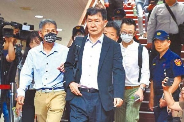 鑫东财配资 大罢免投票前开庭，彭振声证词受关注，或影响中间选民投票意向