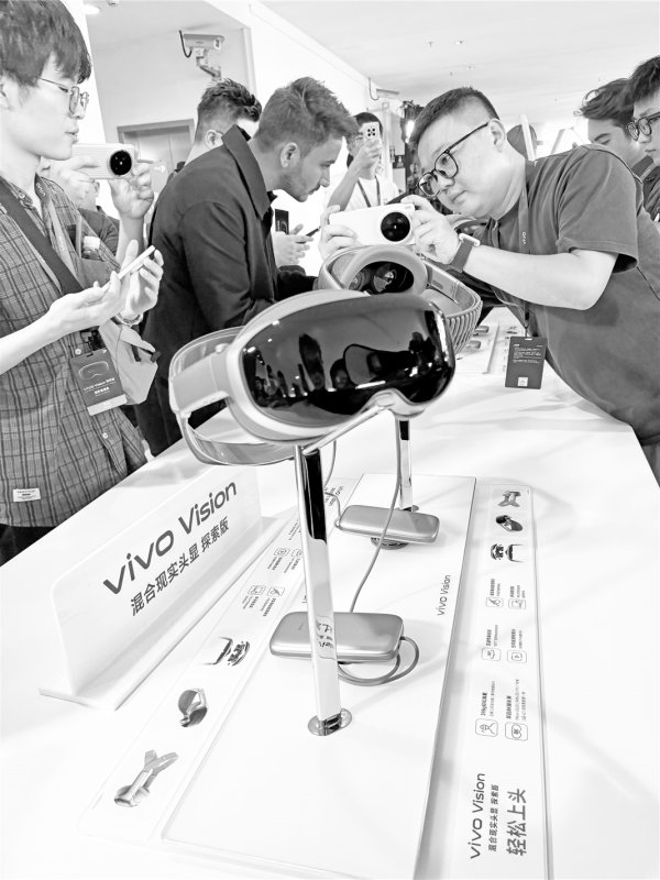 隆源配资 手机厂商涌入新赛道 竞逐人机交互下半场